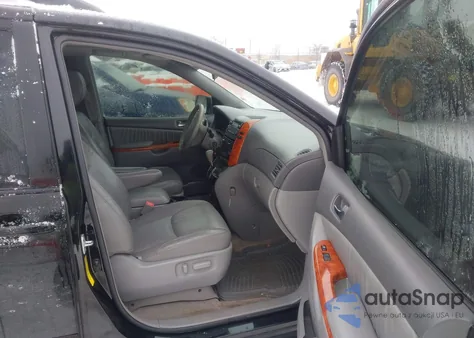 2010 Toyota Sienna Xle from USA, damaged, VIN 5TDYK4CC9AS311807